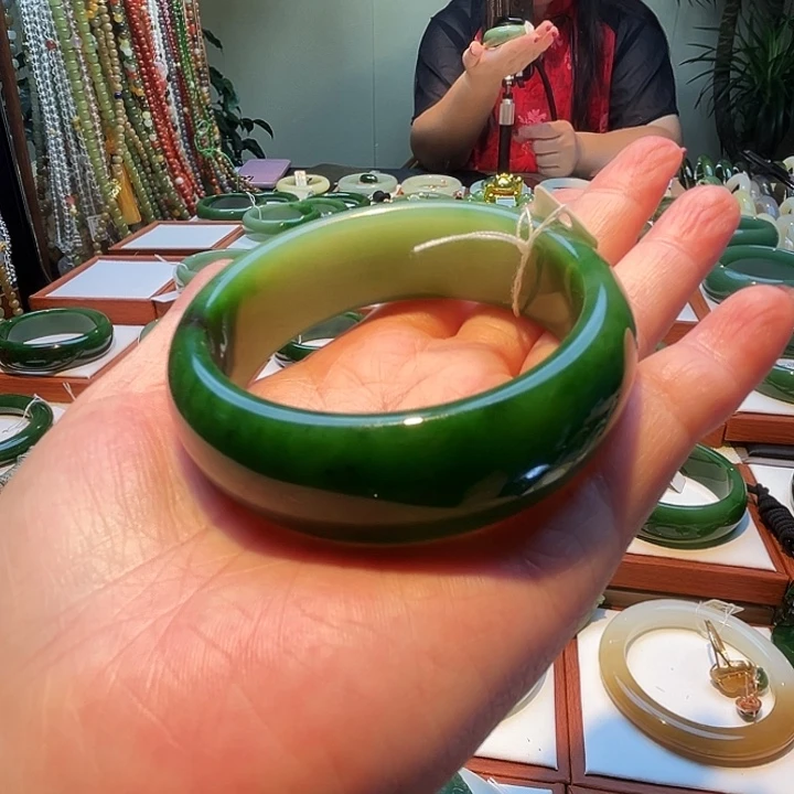 和田玉手镯未镶嵌俄七聚红皮58圈口