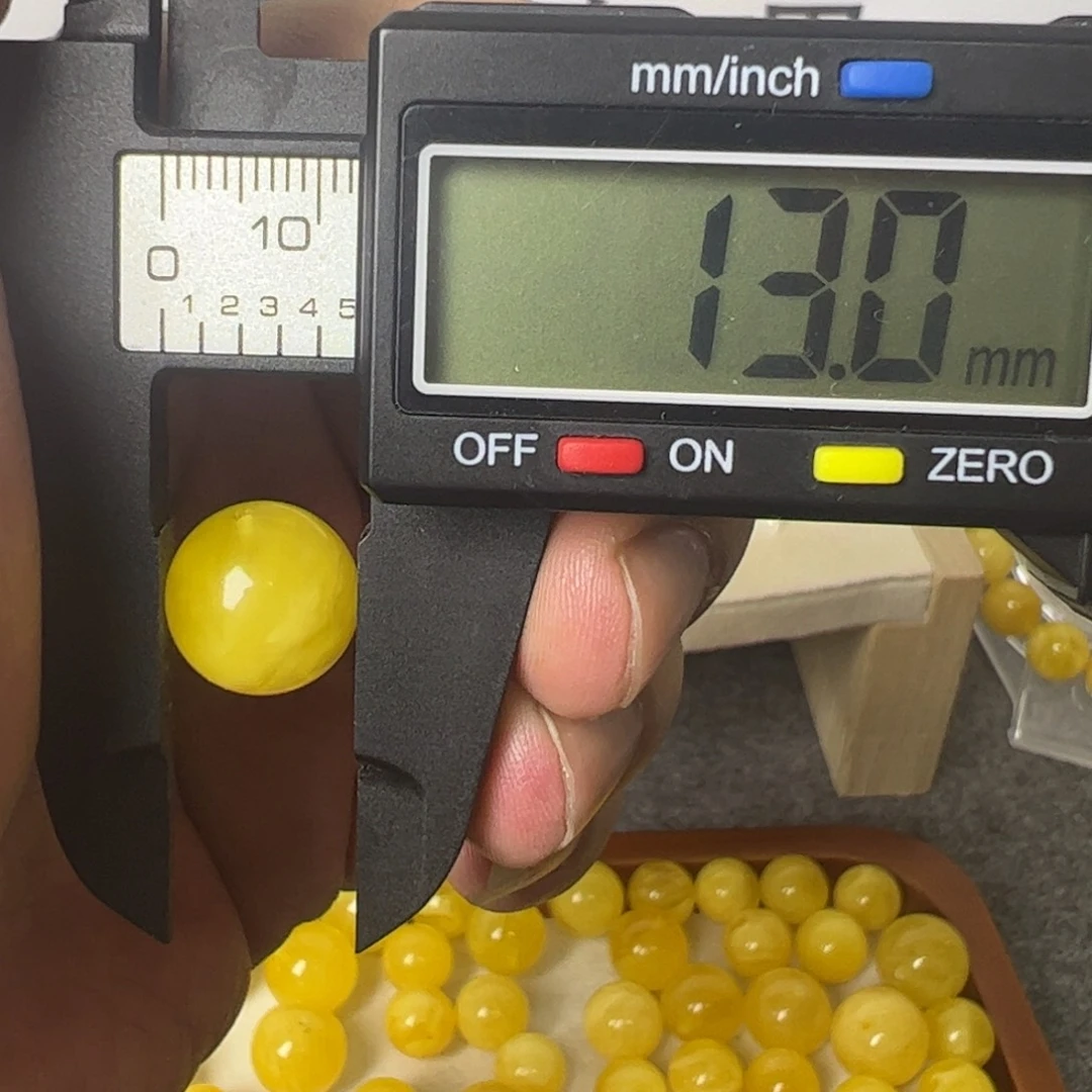 琥珀未镶嵌裸石微瑕033