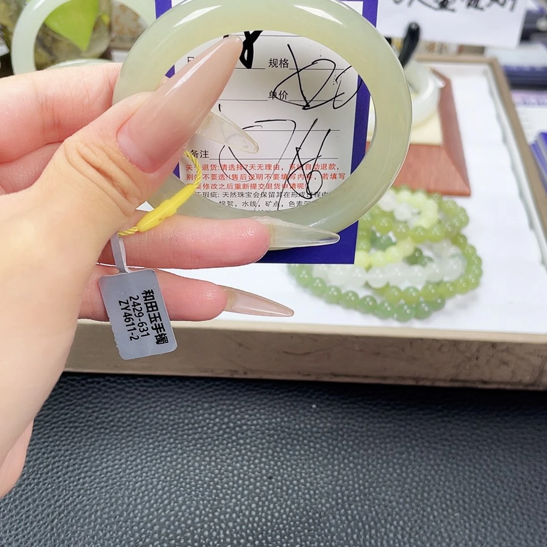 和田玉未镶嵌手镯