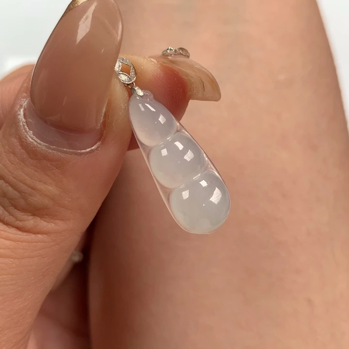 翡翠颈饰18K金镶嵌豆子