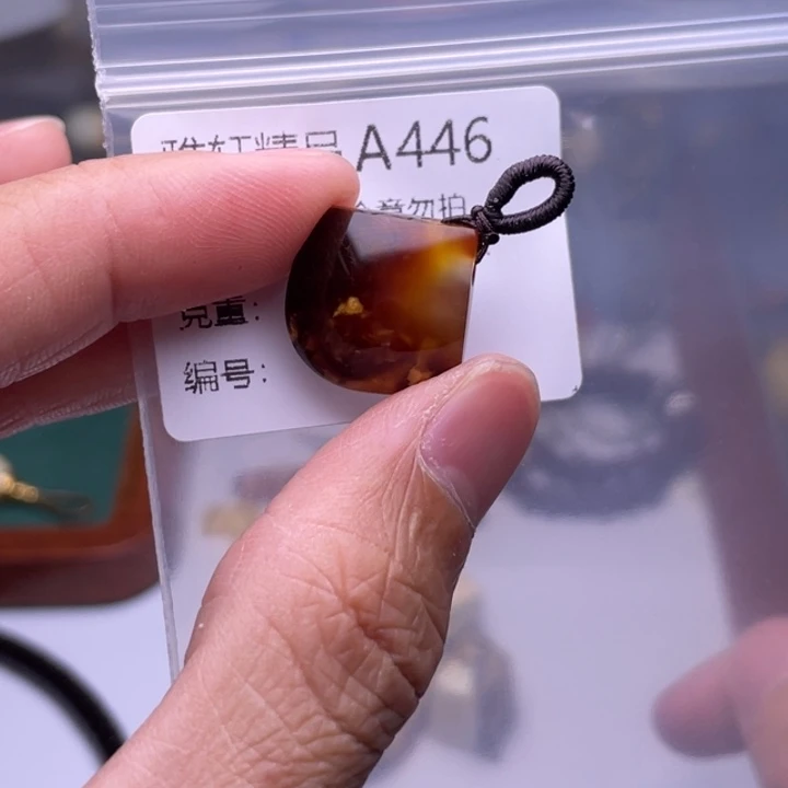 未镶嵌琥珀裸石琥珀