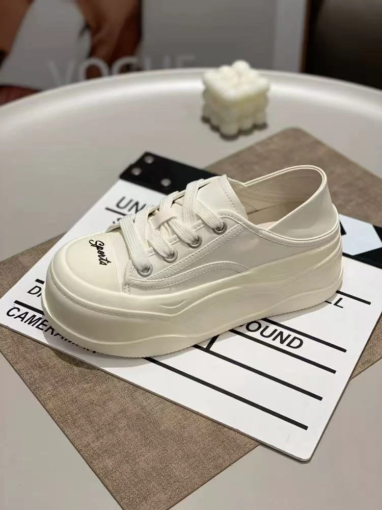 现XIAOJIAOYA—【签名板鞋】韩系时尚轻便两穿小白鞋（跟高5.5）50-758