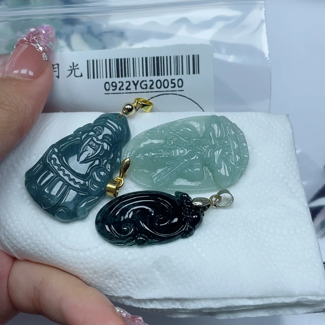 吊坠(不含链)未镶嵌翡翠