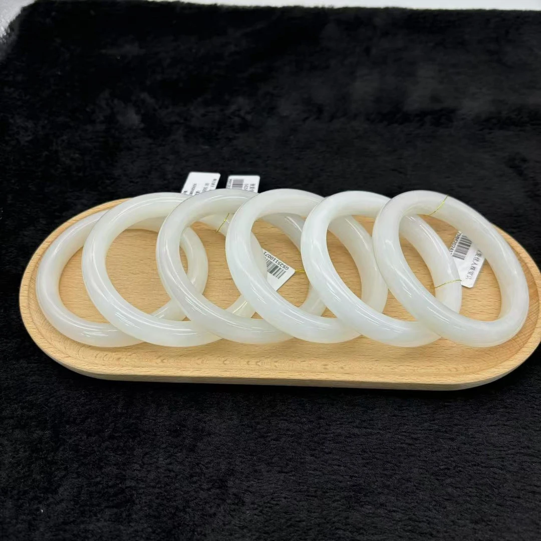 天然和田玉手镯精美时尚气质有瑕款多样性发货其一60