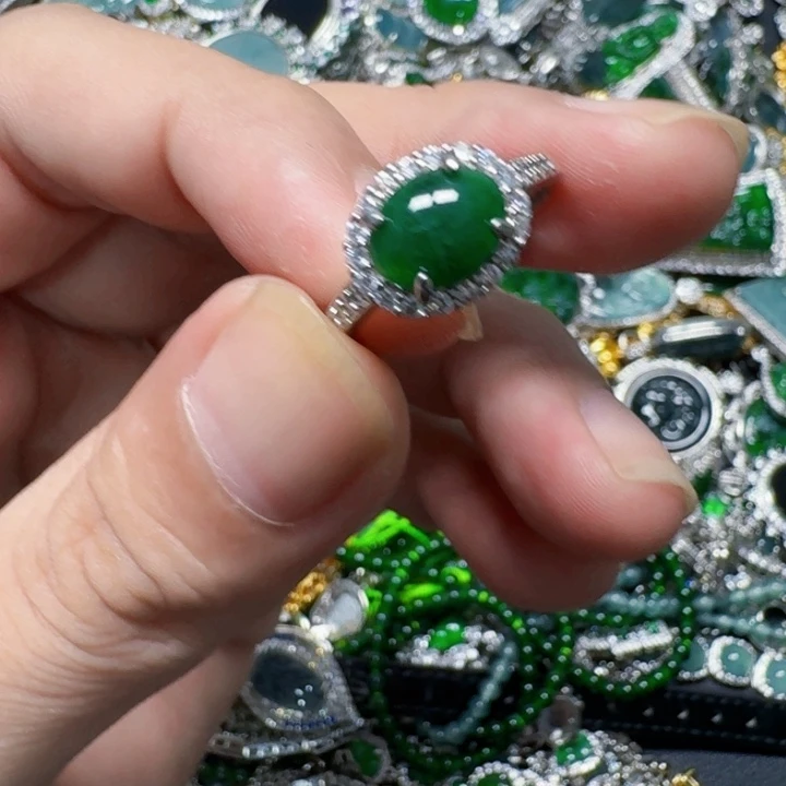 翡翠未镶嵌颈饰天然A货翡翠放漏