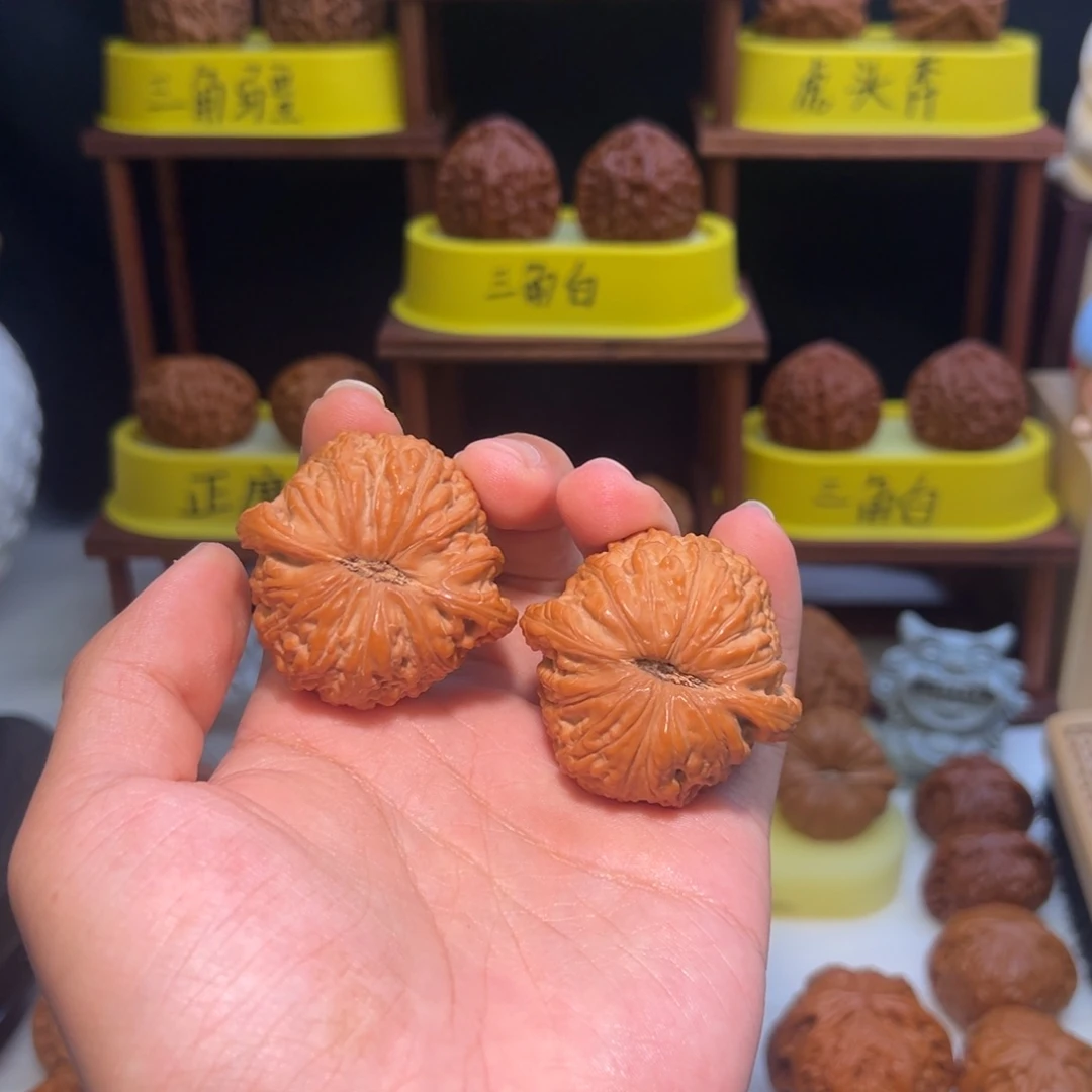 明***哥吊坠文玩核桃全品45泥鳅背