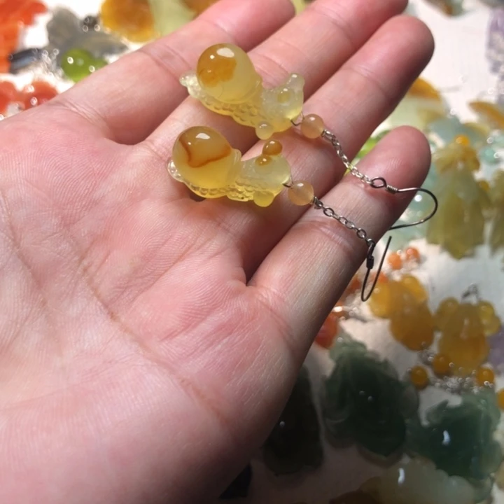 唐***妇蛇纹石玉未镶嵌耳坠