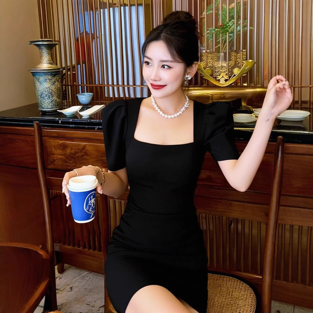 夏季新款法式方领收腰褶皱性感包臀裙小个子连衣裙黑色短裙20083