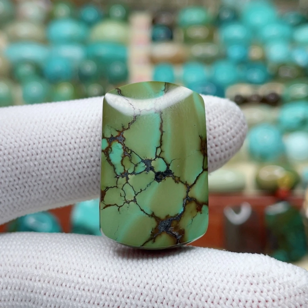 未镶嵌绿松石颈饰