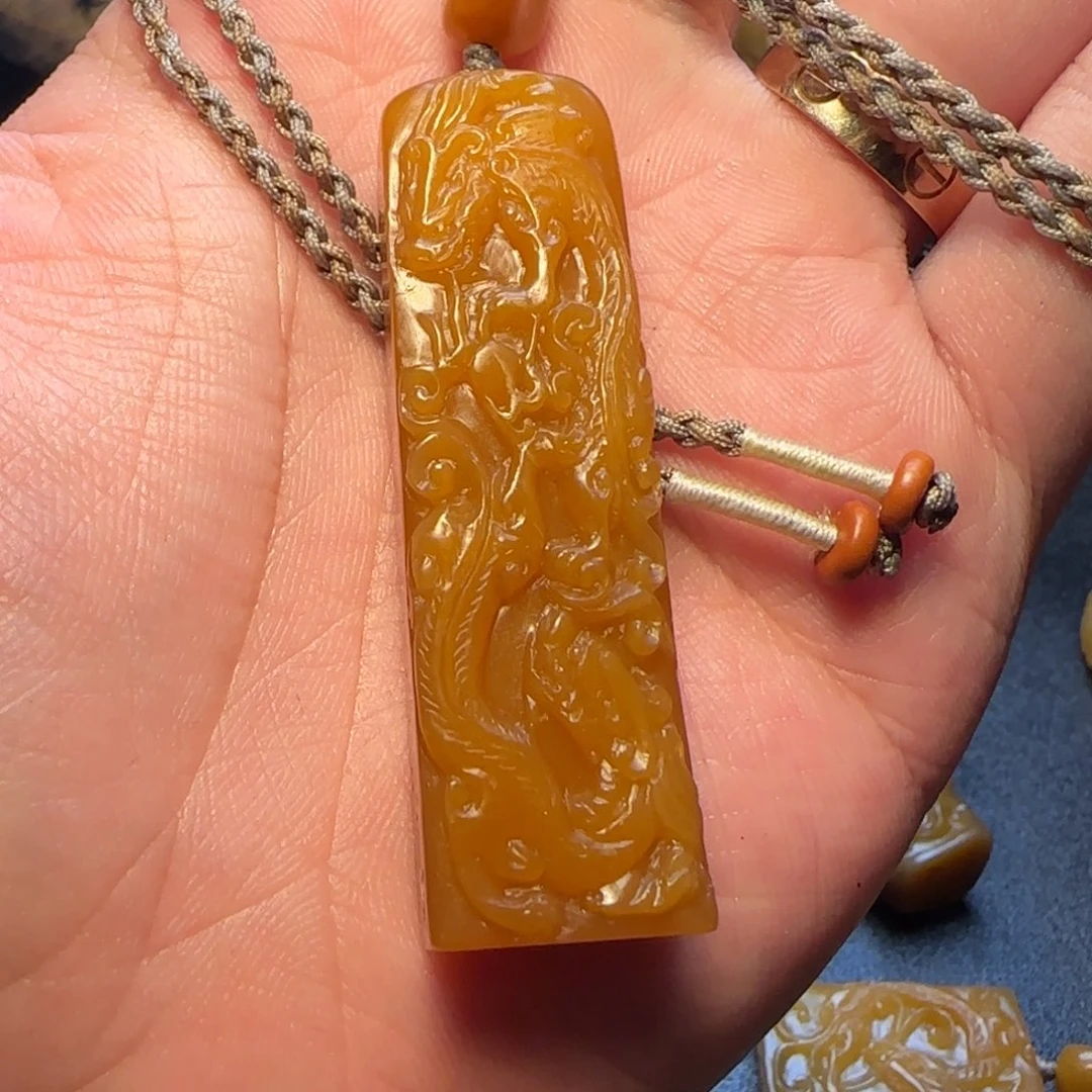 莫***测田黄石田黄石挂件