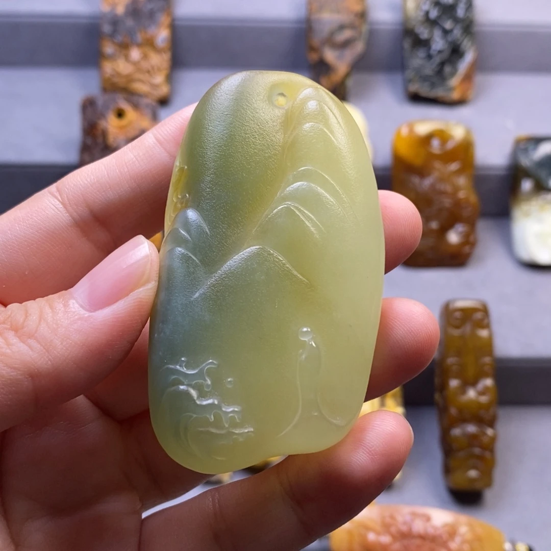 岫玉未镶嵌颈饰挂件
