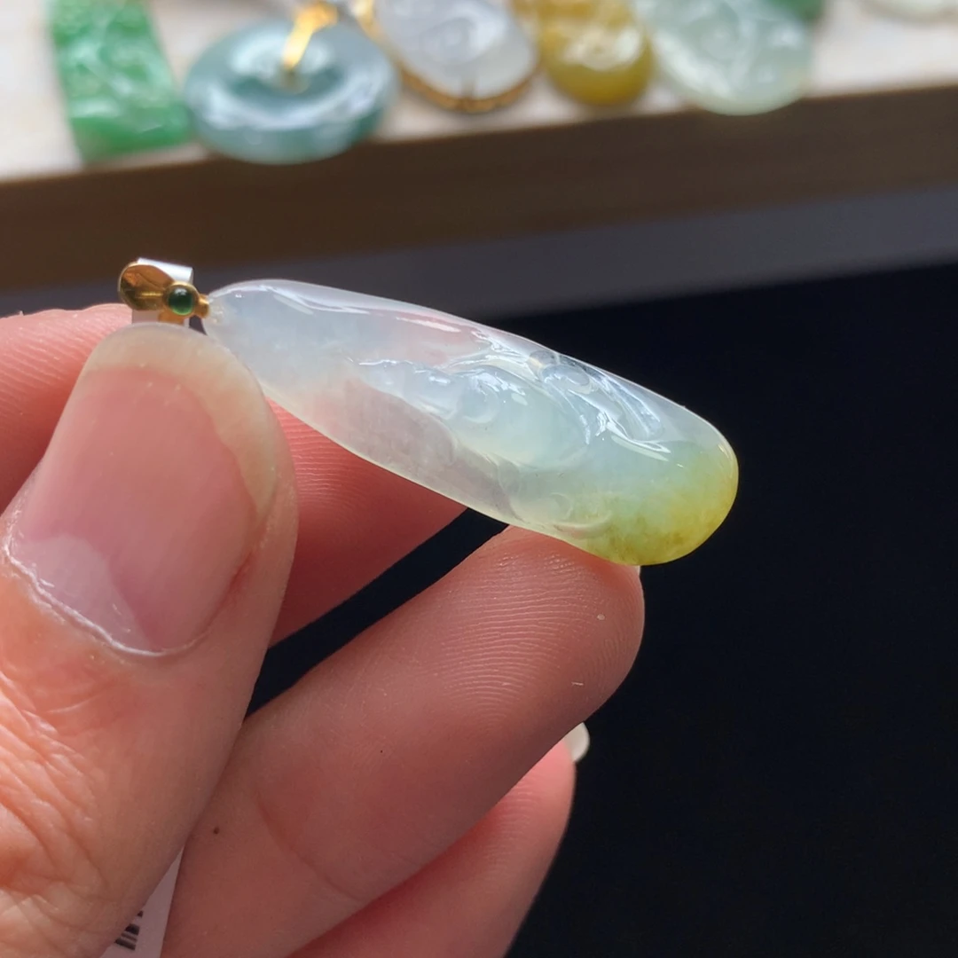 翡翠未镶嵌颈饰吊坠