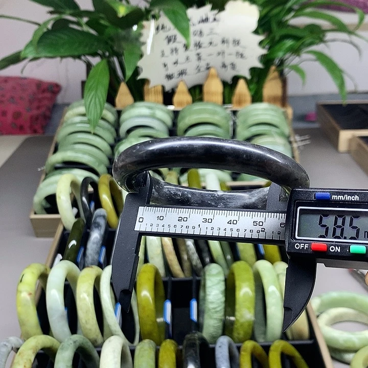 未镶嵌蛇纹石玉手镯95