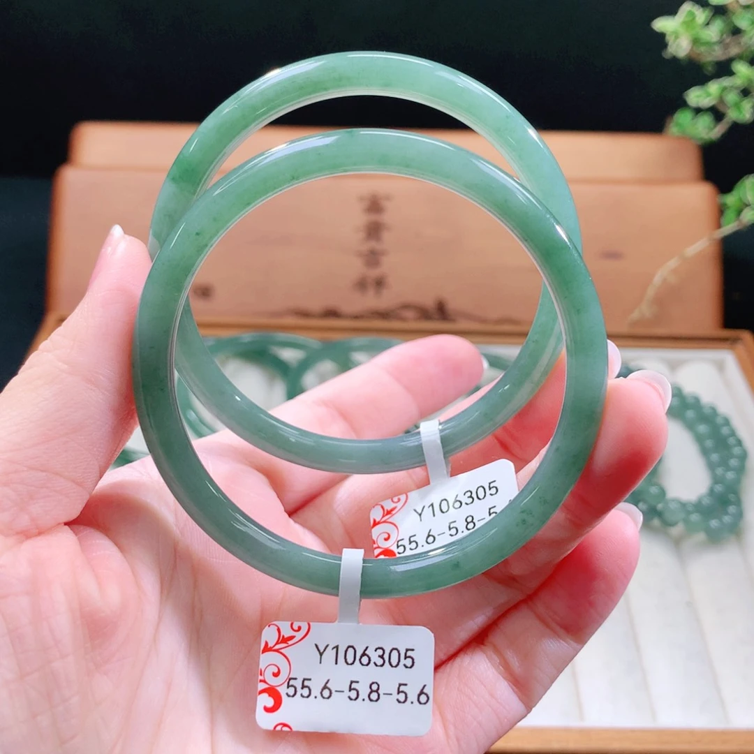 翡翠手镯（圆镯）未镶嵌