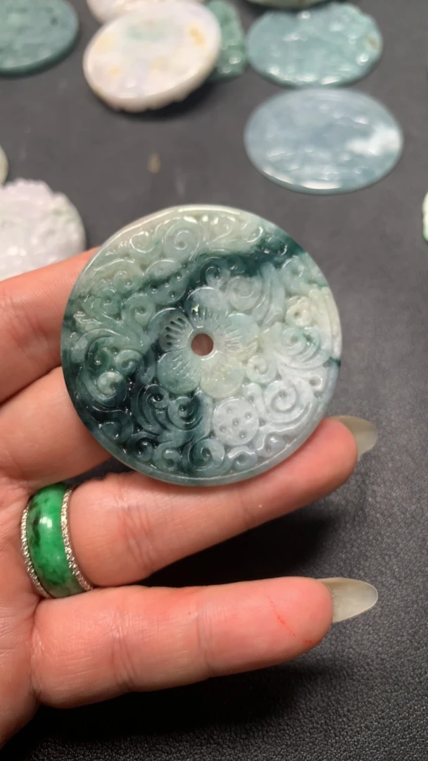 天然缅甸翡翠扣子