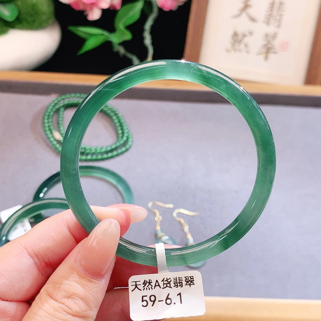 未镶嵌手镯（圆镯）翡翠