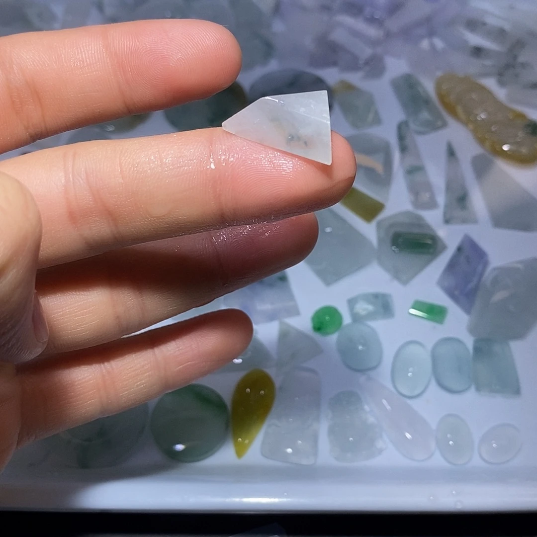 翡翠未镶嵌颈饰5544