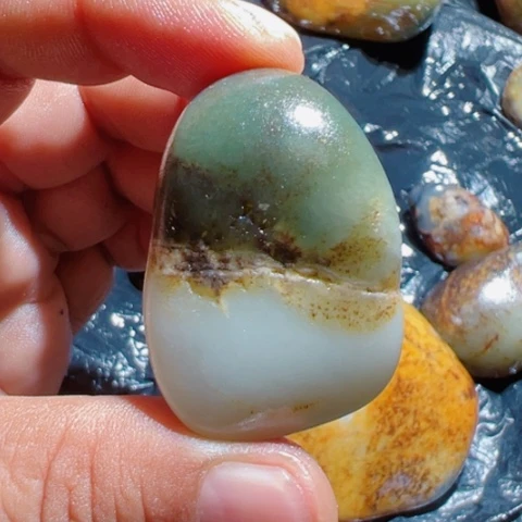 和田玉未镶嵌珠宝奇石27克