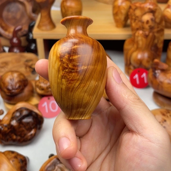 小***学木太行精品花瓶摆件