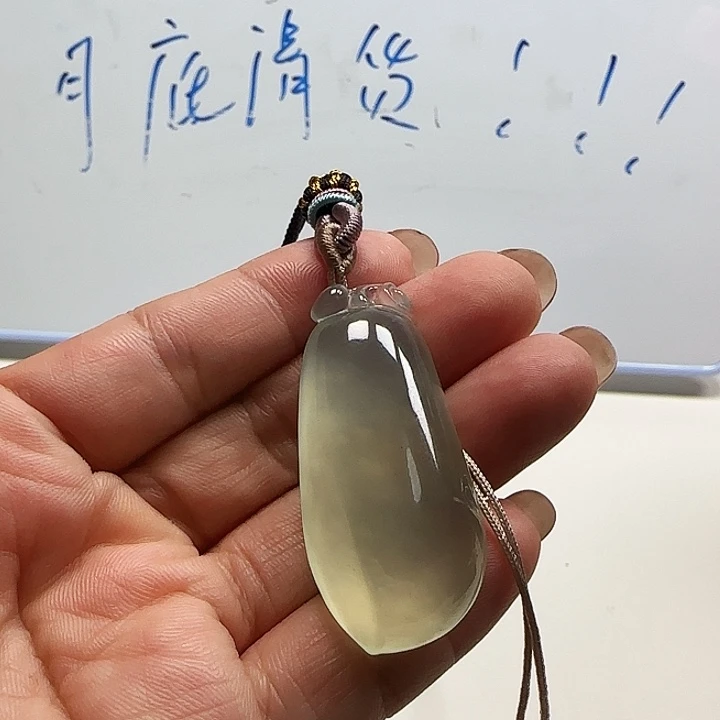 前***明岫玉未镶嵌颈饰岫玉