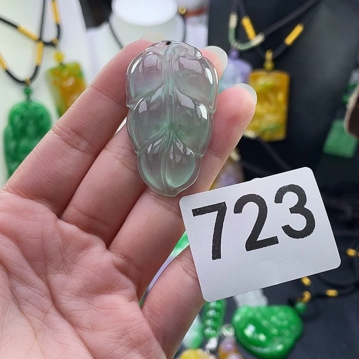 翡翠未镶嵌吊坠(赠链)