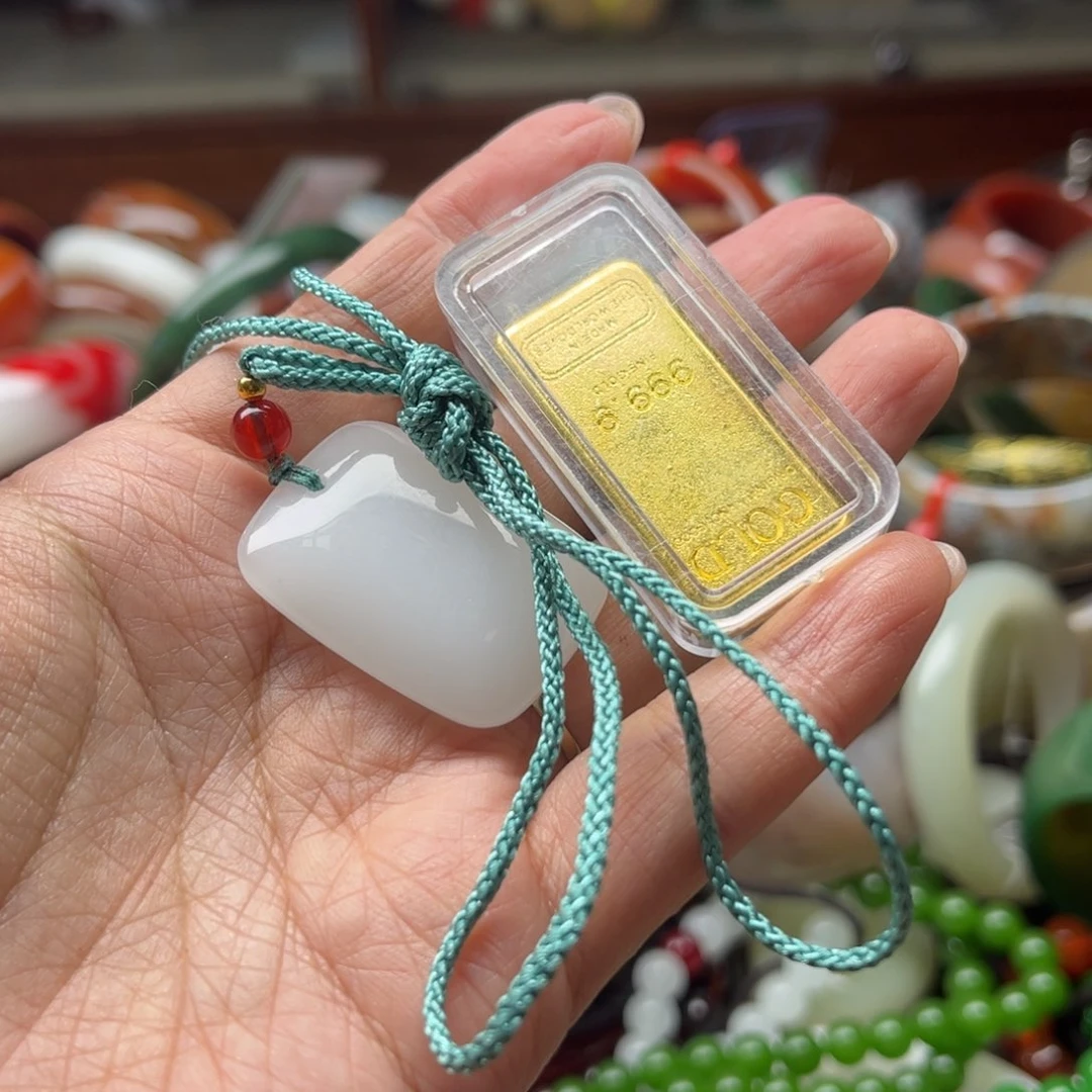 石英质玉未镶嵌颈饰