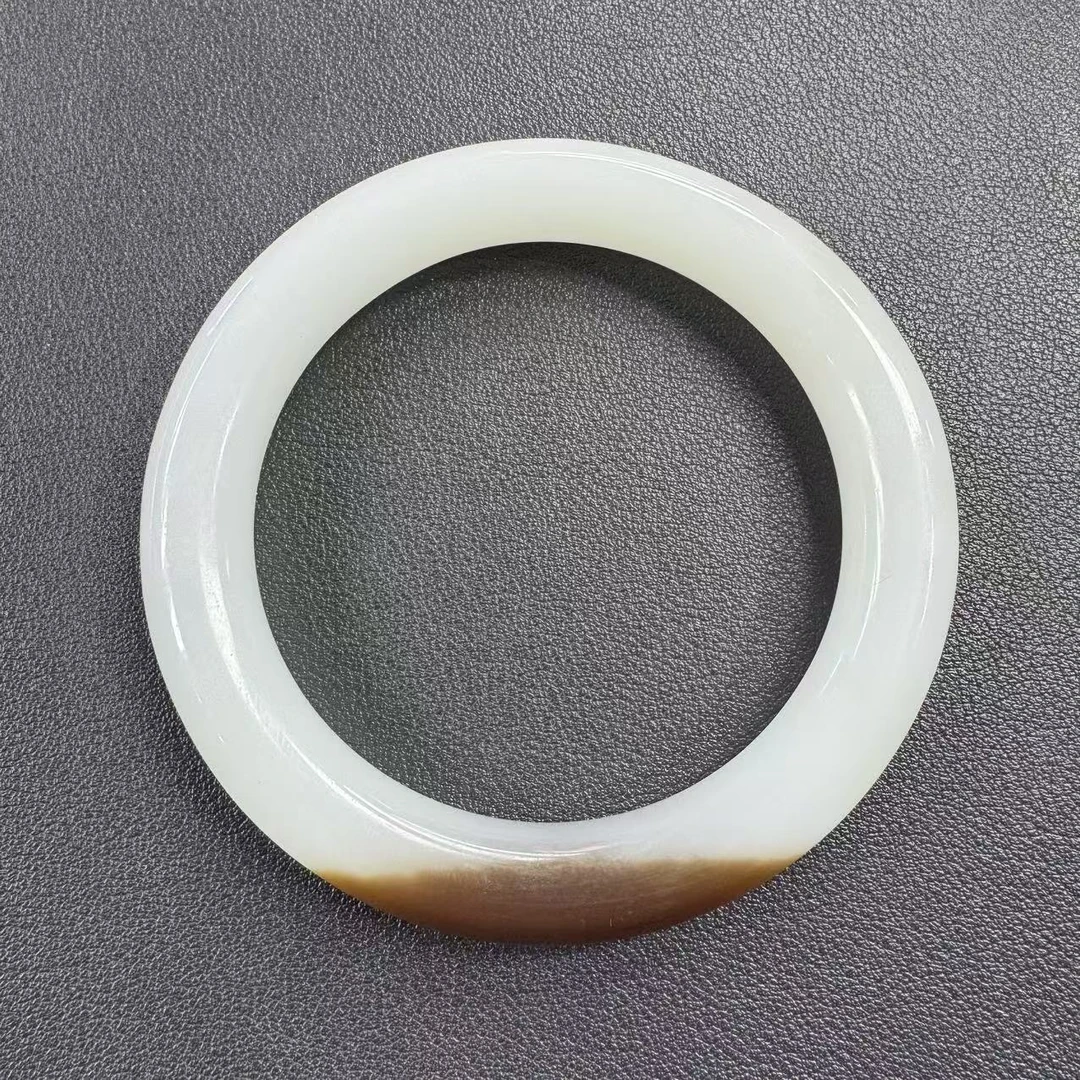 天然和田玉一口糖胖圆条手镯多样性发一