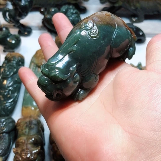岫岩河磨玉（透闪石质玉）把件未镶嵌好***J