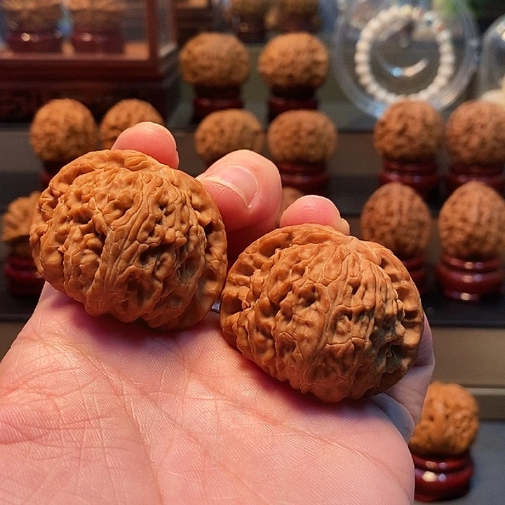 美***了把件桃核45尺闷白