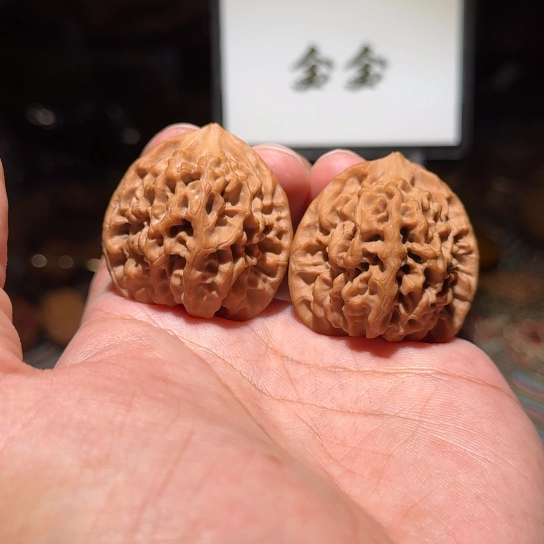 核桃把件1233秦闷，尺寸36 37 37