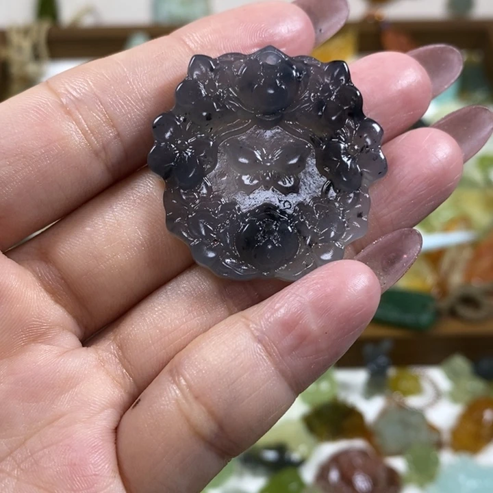 未镶嵌蛇纹石玉吊坠