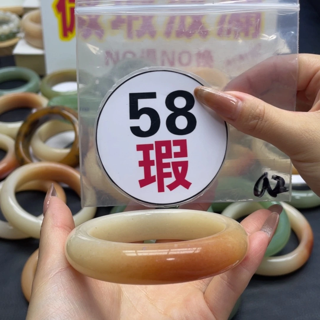 未镶嵌手镯石英质玉