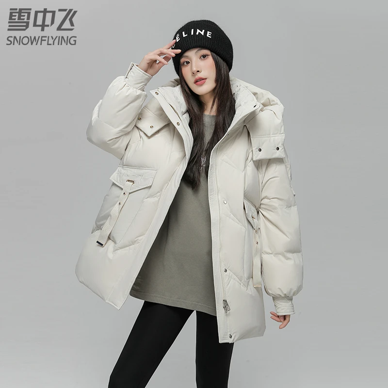雪中飞中长款羽绒服女爆款简约保暖白鸭绒连帽冬季厚外套30982