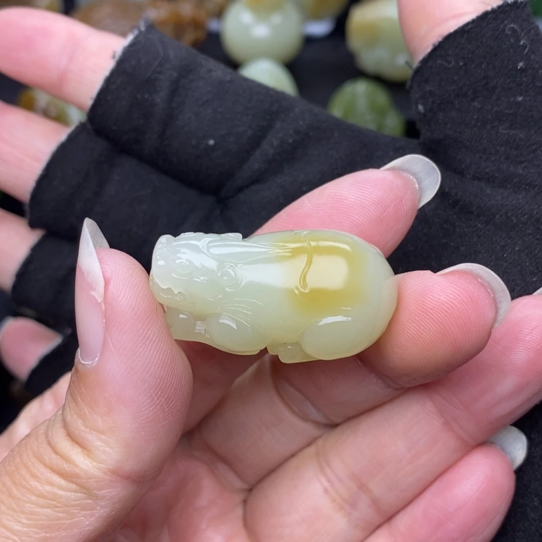 和田玉未镶嵌挂件