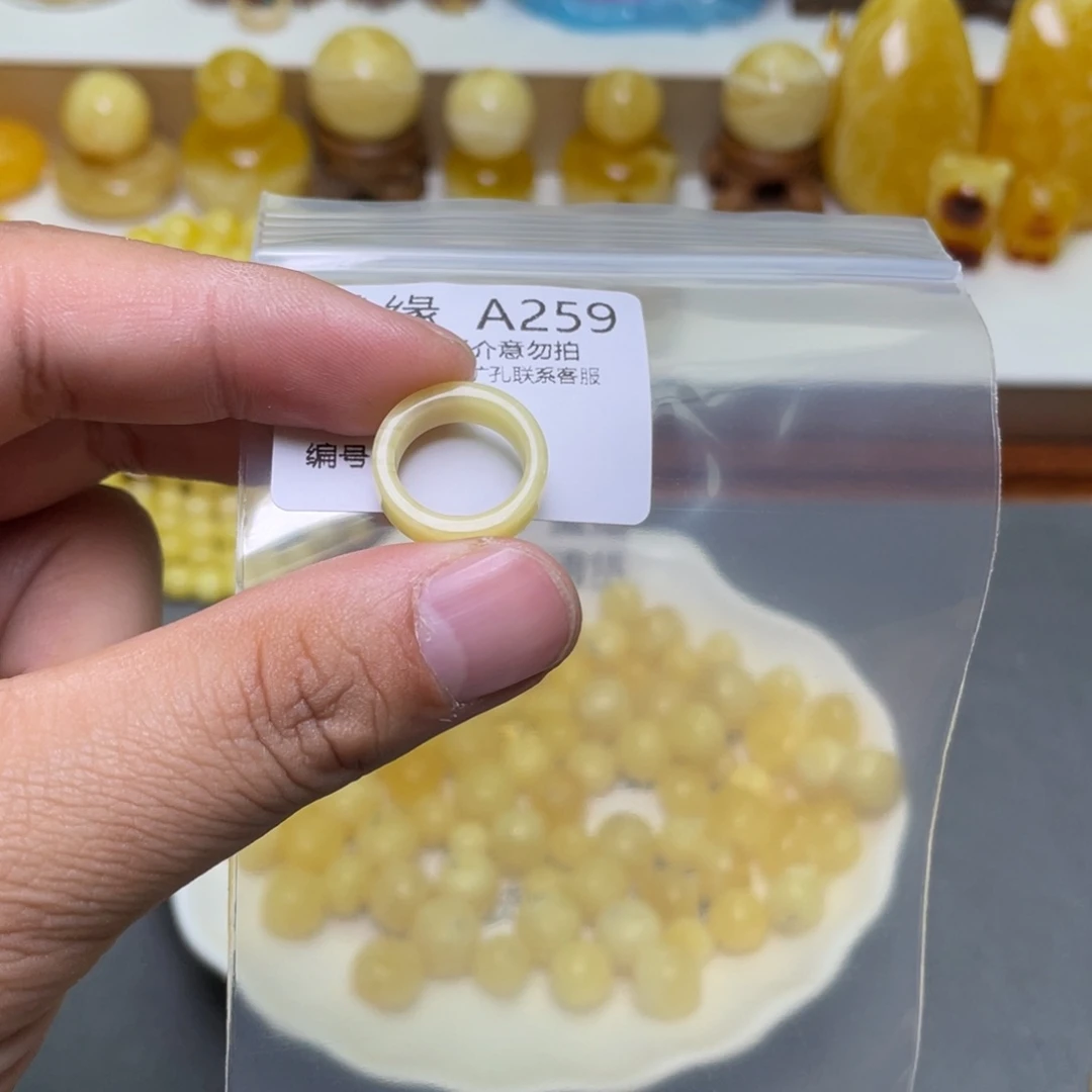 琥珀珠宝奇石未镶嵌