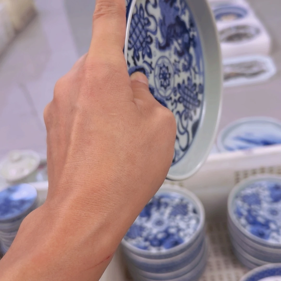 瓷片青花狮子大壶乘景德镇