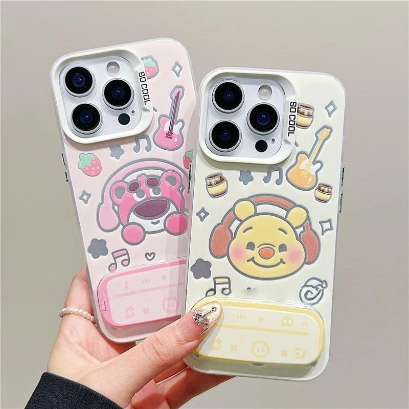 维尼草莓熊适用华为oppo荣耀vivo小米苹果16手机壳15镭射13大孔