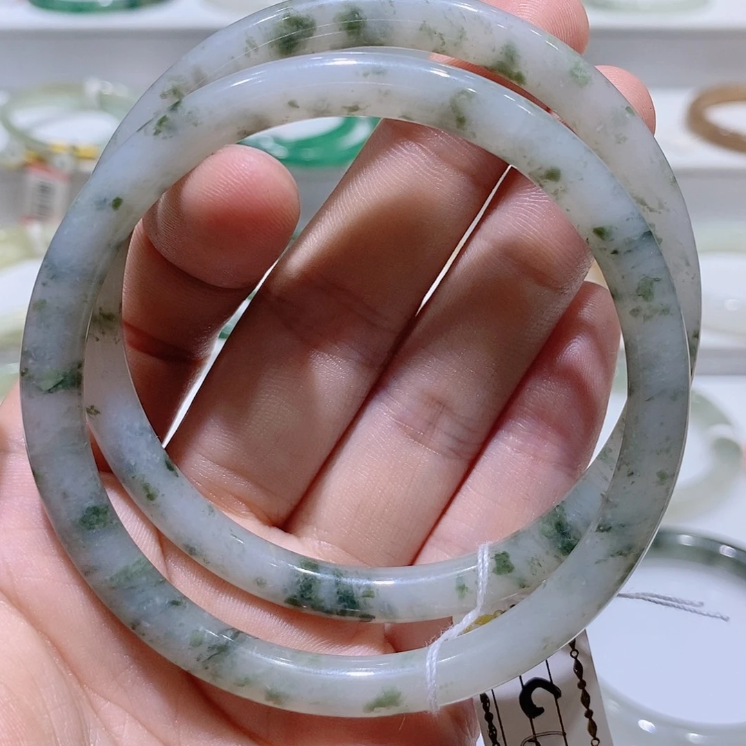 未镶嵌独山玉手镯