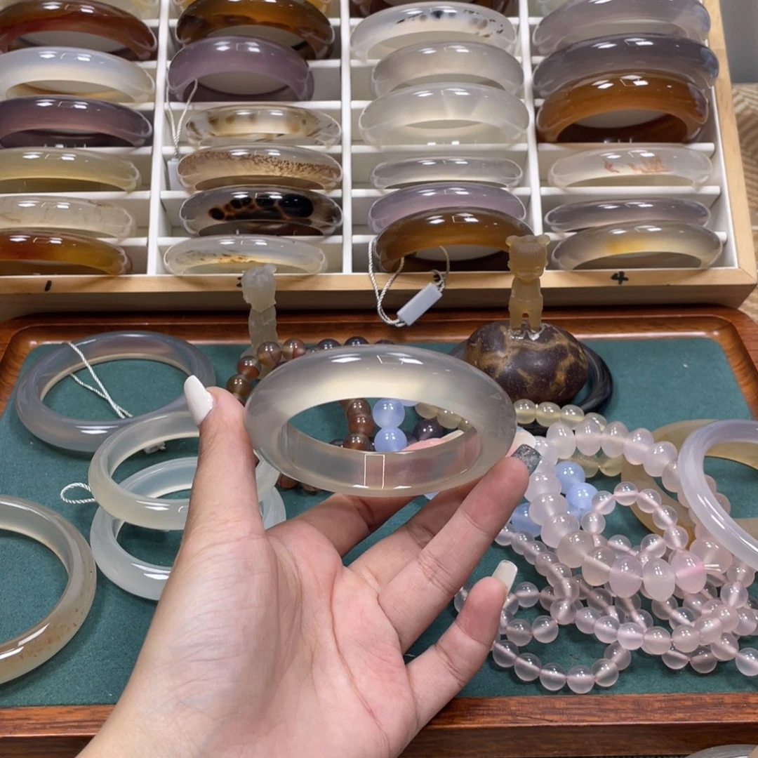 ****星玛瑙/玉髓未镶嵌手镯