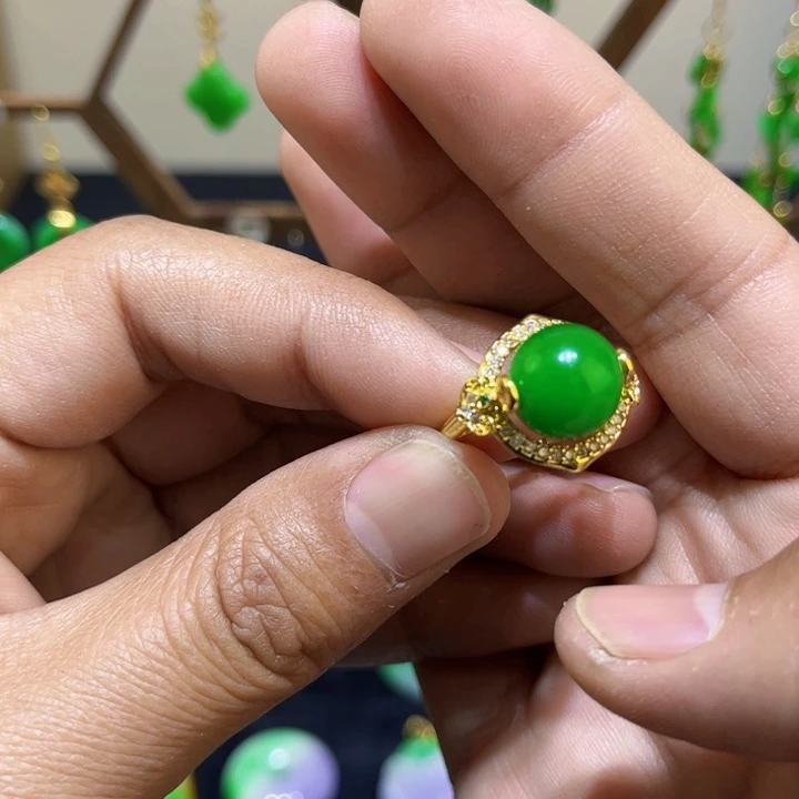 翡翠耳饰未镶嵌介子