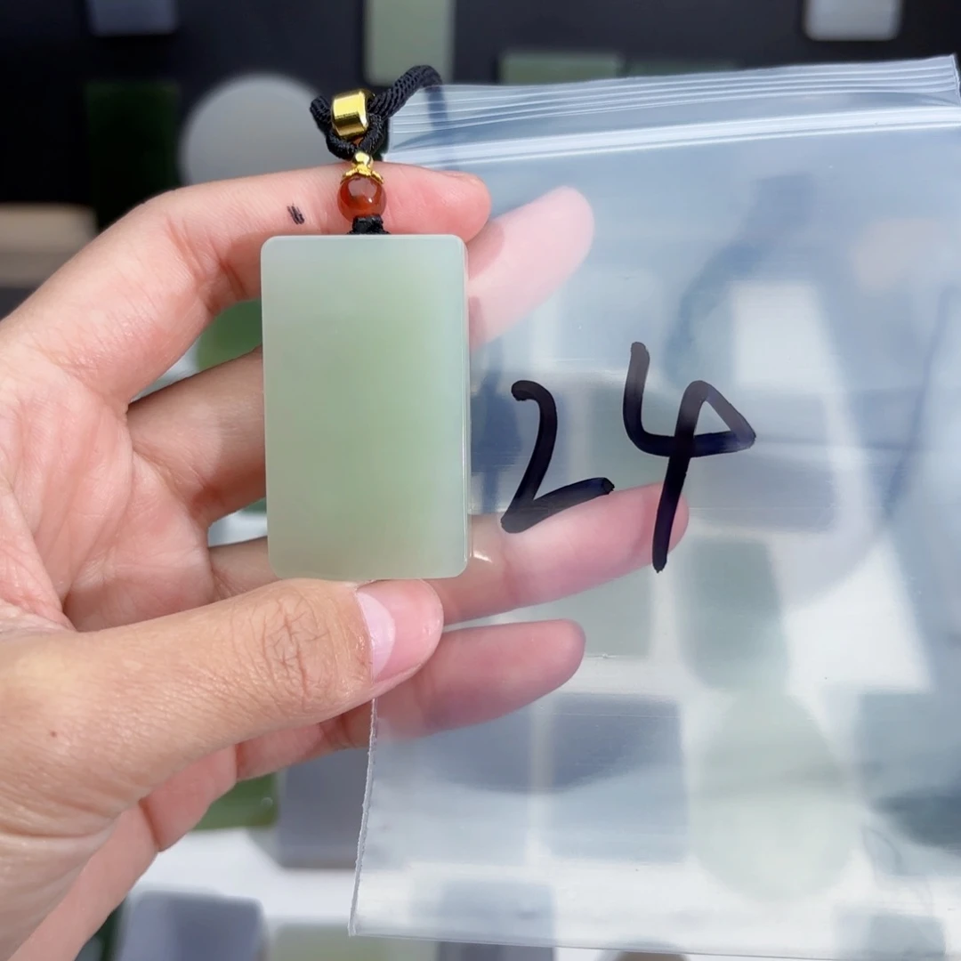 和田玉随形未镶嵌奋***！