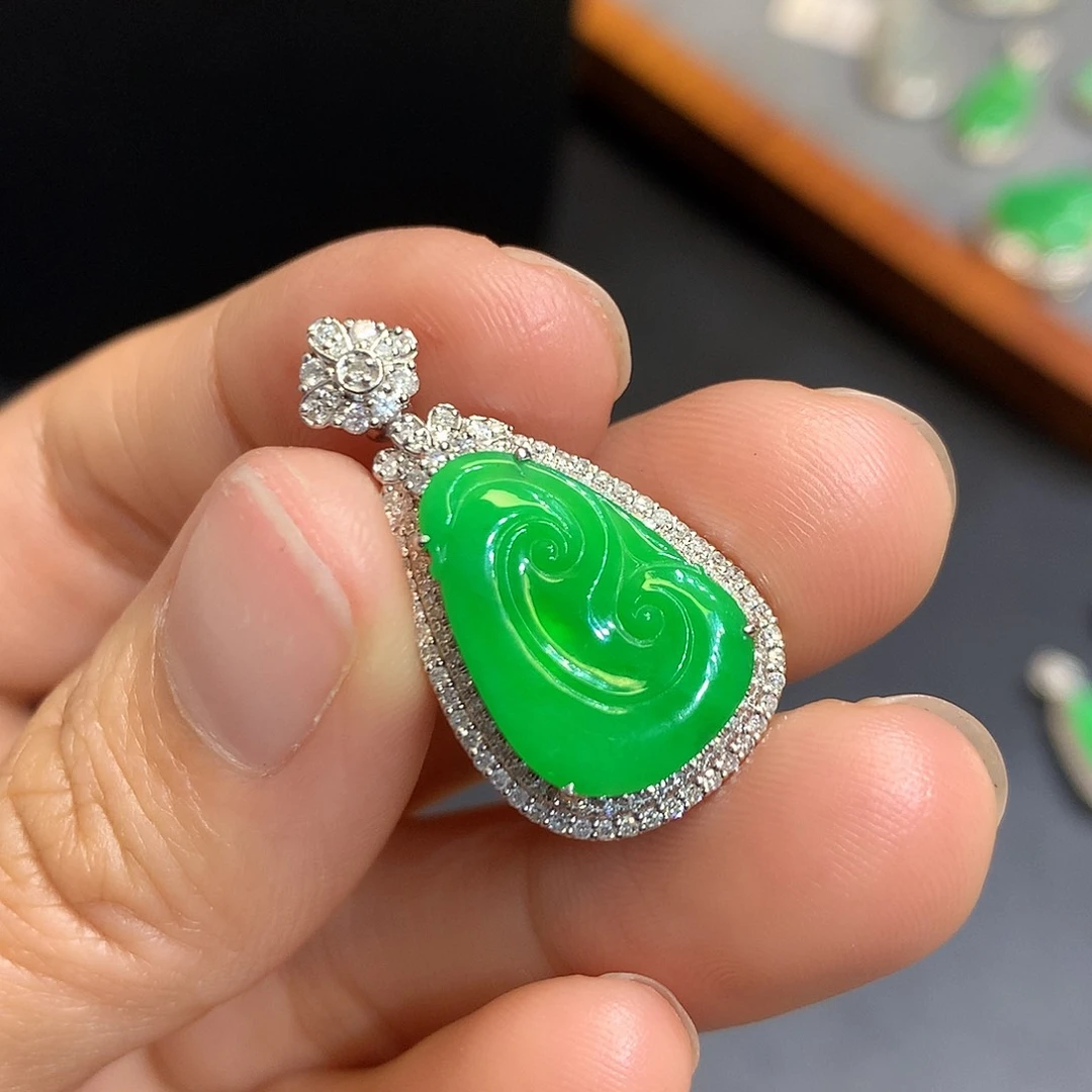 翡翠吊坠(不含链)18K金镶嵌