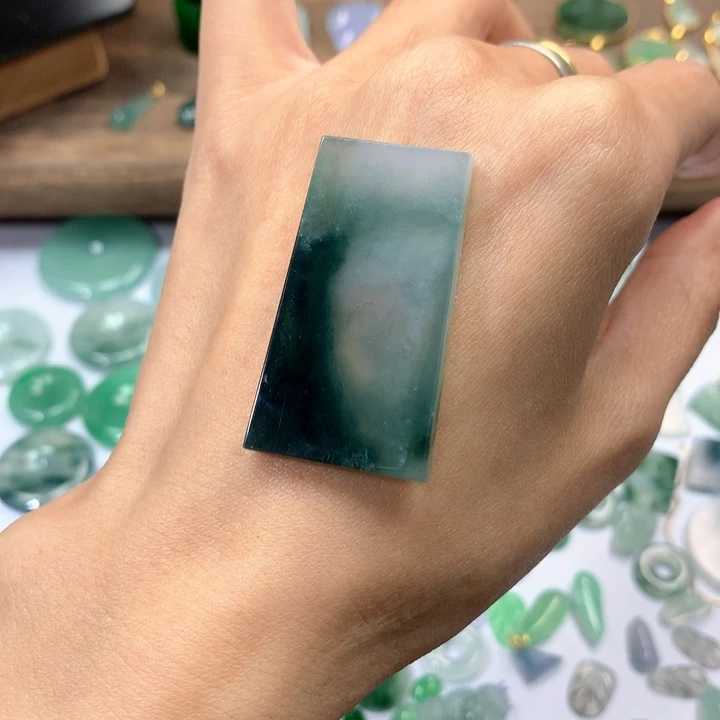 翡翠颈饰未镶嵌爱**理无事牌