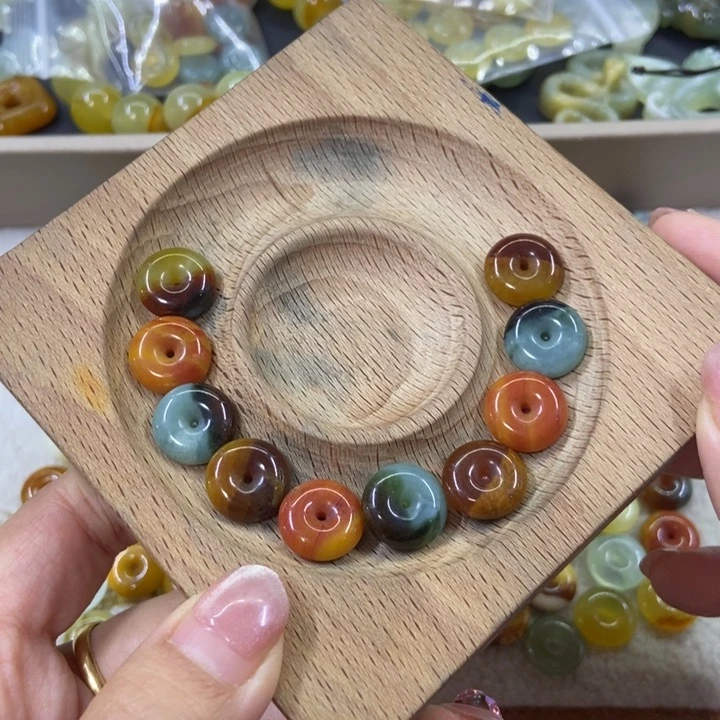 蛇纹石玉配件未镶嵌娇***女