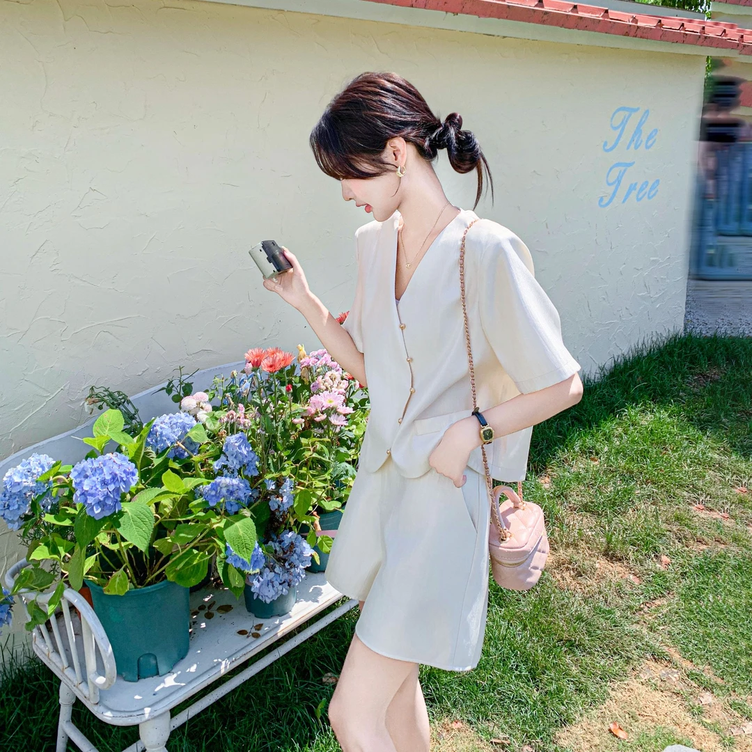 韩系减龄松弛感穿搭套装裤女2025夏季新款短袖上衣阔腿短裤两件套