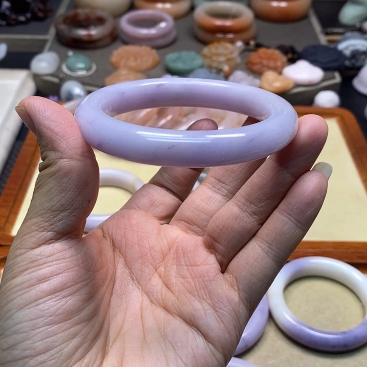 隔***~未镶嵌61.6石英质玉