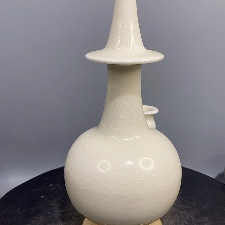 隋白净瓶造型独特