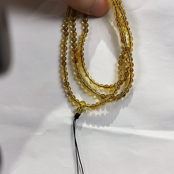 琥珀未镶嵌颈饰多人