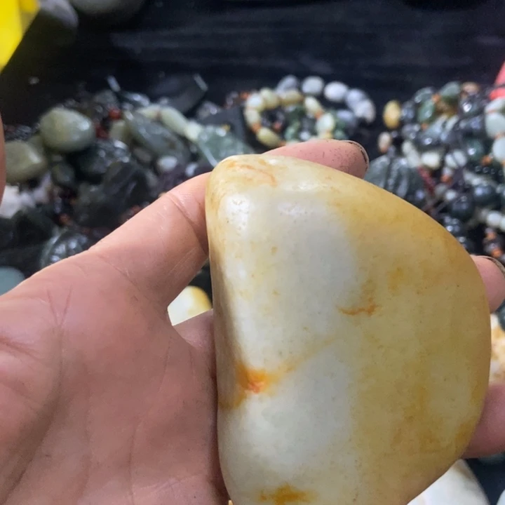 皓***光和田玉（糖玉）未镶嵌珠宝半成品