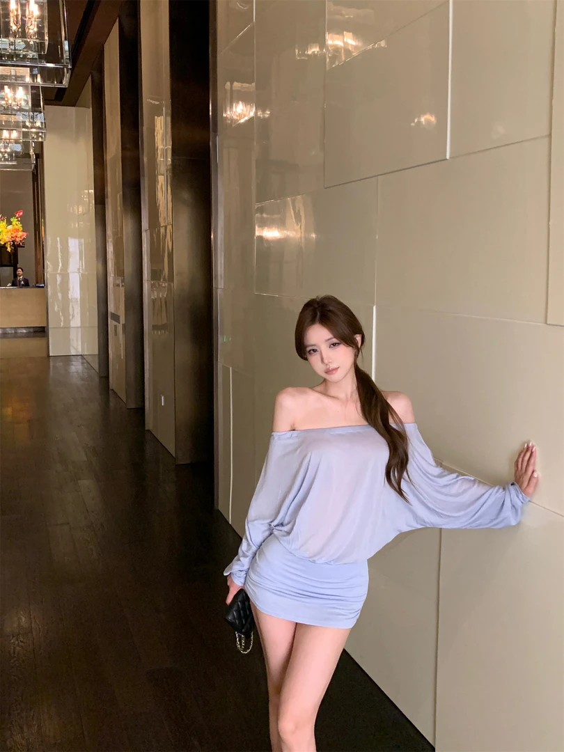 一字肩纯欲长袖连衣裙女秋季浅蓝色露背收腰裙子时尚显瘦包臀短裙